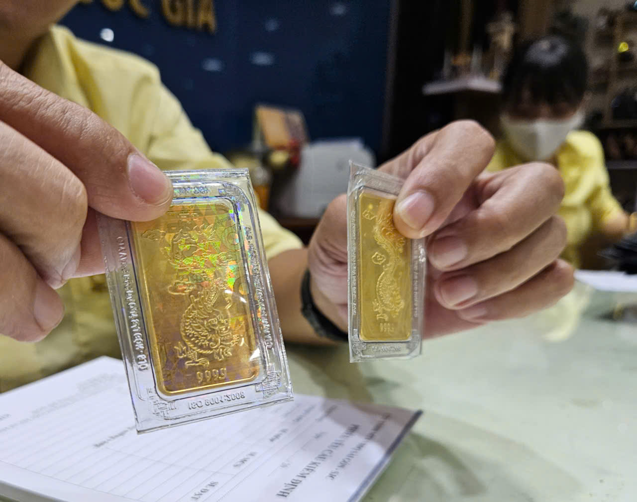 Vàng miếng trở lại đường đua - Ảnh 2