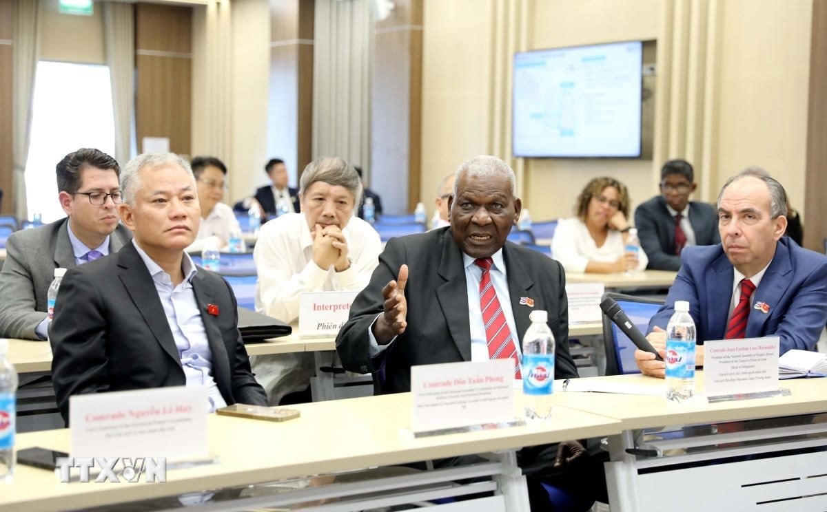 Thăm khu công nghiệp hơn 3 tỷ USD của Việt Nam, lãnh đạo Cuba bày tỏ một mong muốn lớn - Ảnh 1