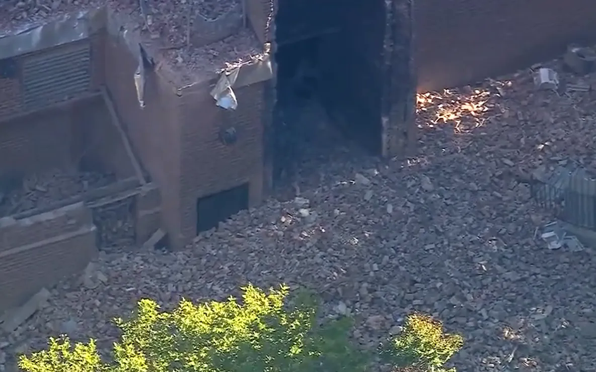 Nổ lớn gây đổ sập một phần chung cư 20 tầng ở New York - Ảnh 1