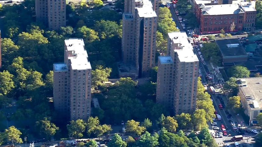 Nổ lớn gây đổ sập một phần chung cư 20 tầng ở New York - Ảnh 3