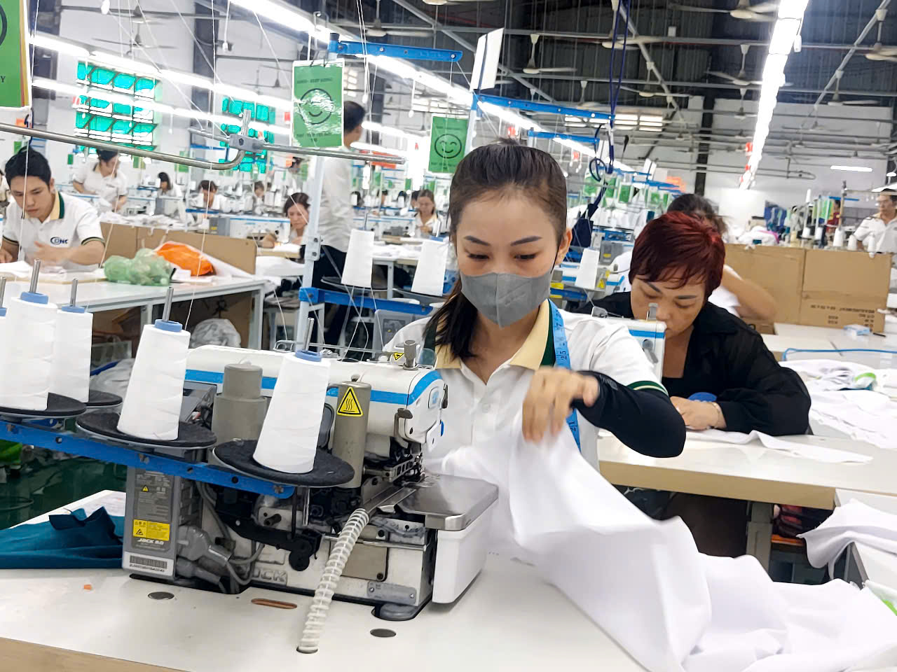 Vùng lương tối thiểu năm 2026 tại TP HCM được đề xuất ra sao? - Ảnh 1