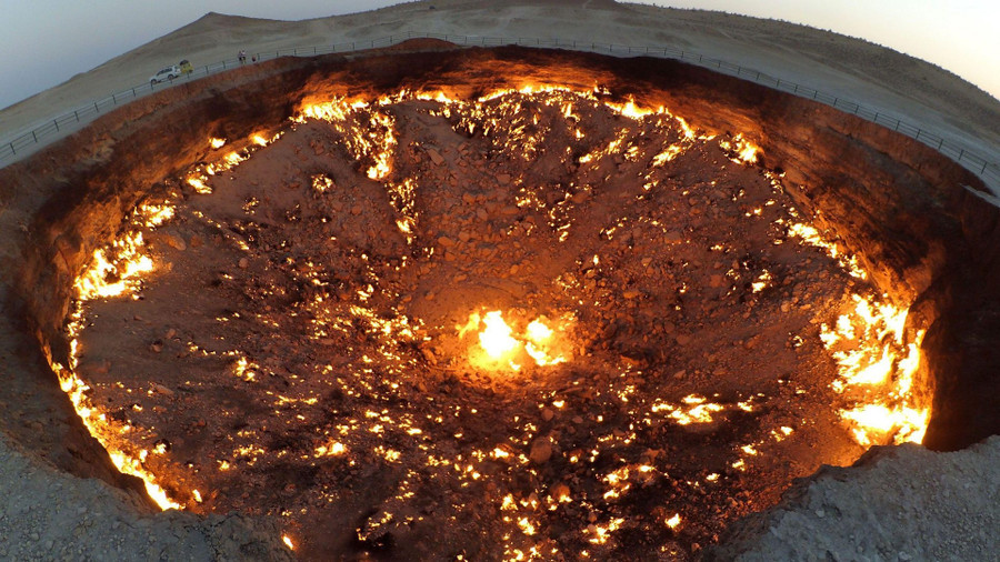 'Cổng địa ngục' giữa sa mạc - Ảnh 6