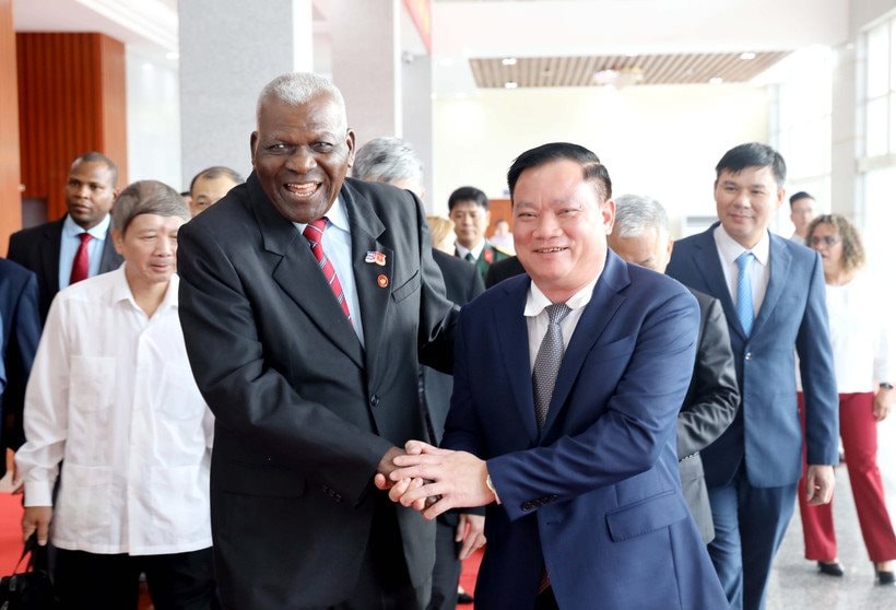 Thăm khu công nghiệp hơn 3 tỷ USD của Việt Nam, lãnh đạo Cuba bày tỏ một mong muốn lớn - Ảnh 2