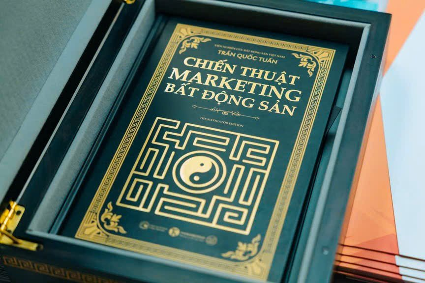 Xôn xao cuốn sách về bất động sản có giá 68 triệu đồng - Ảnh 2