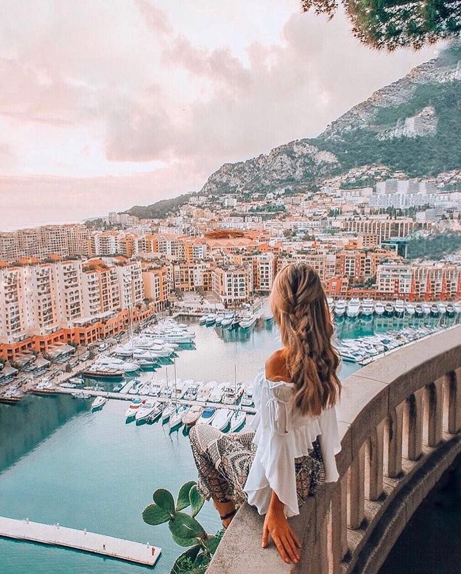 Quốc gia chỉ rộng 2km2, nhỏ bằng nửa Hồ Tây có GDP đầu người cao nhất thế giới, ra đường gặp 3 người thì 1 người là triệu phú - Ảnh 10