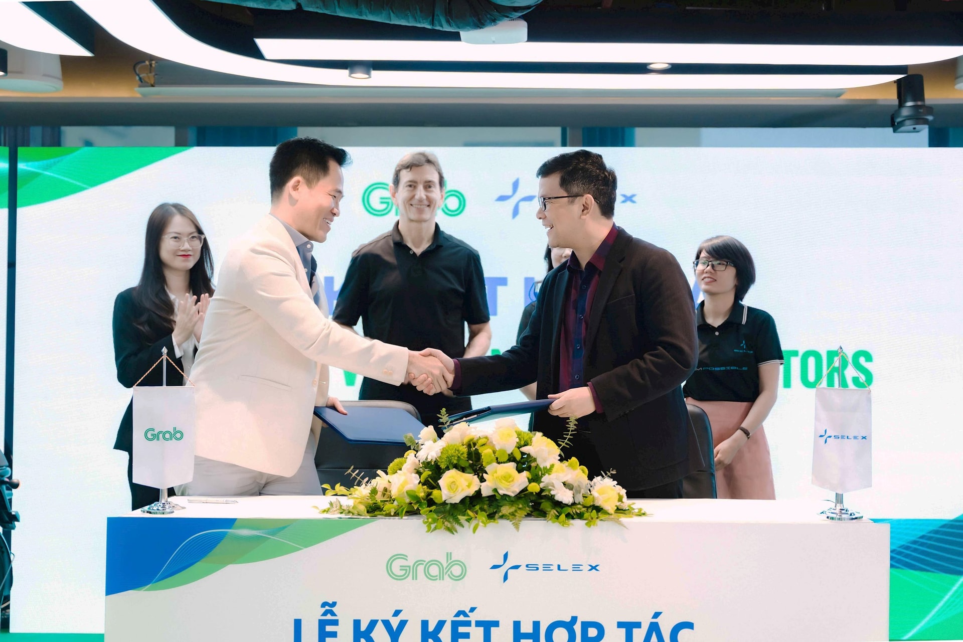 Selex Motors bắt tay Grab Việt Nam thúc đẩy chuyển đổi xe điện cho tài xế GrabBike - Ảnh 1