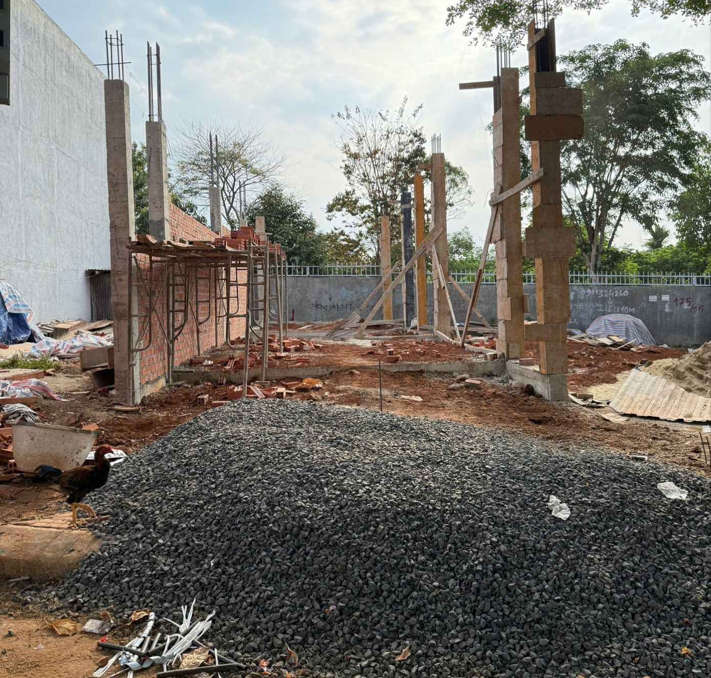 Xây nhầm nhà trên đất người khác, hoán đổi, rồi lại 'xây nhầm' - Ảnh 2