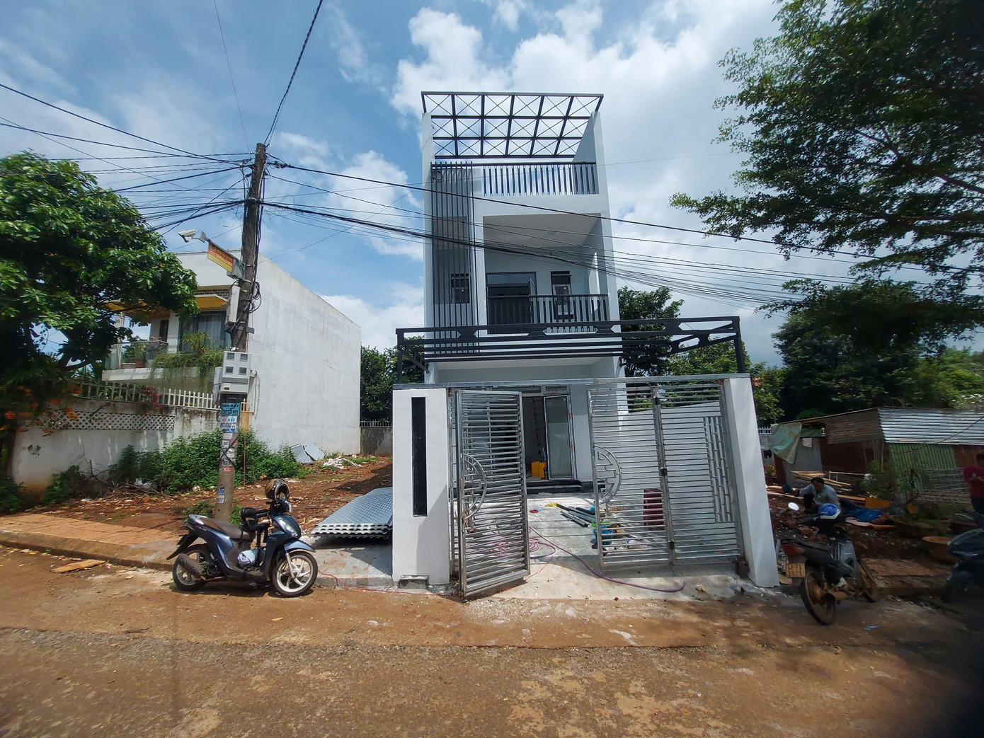 Xây nhầm nhà trên đất người khác, hoán đổi, rồi lại 'xây nhầm' - Ảnh 1