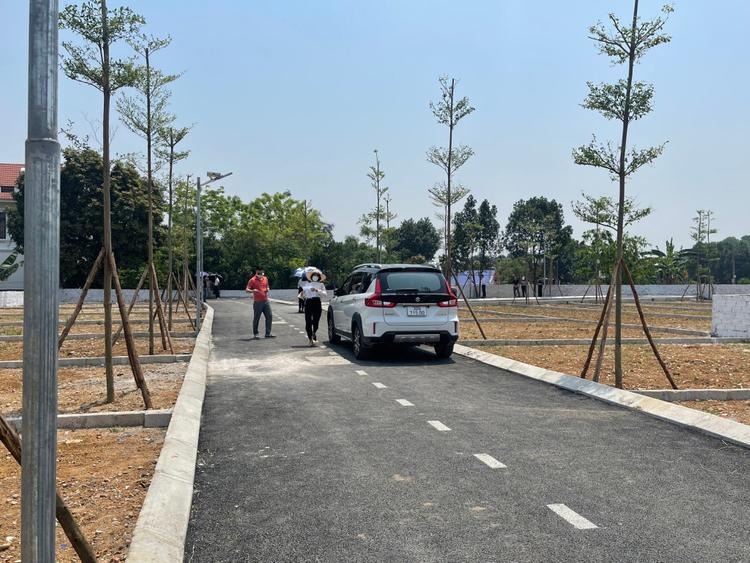 Đất nền Hòa Lạc đón tin vui metro, giá chỉ nhích nhẹ, "lép vế" trước Đông Anh, Đan Phượng - Ảnh 1