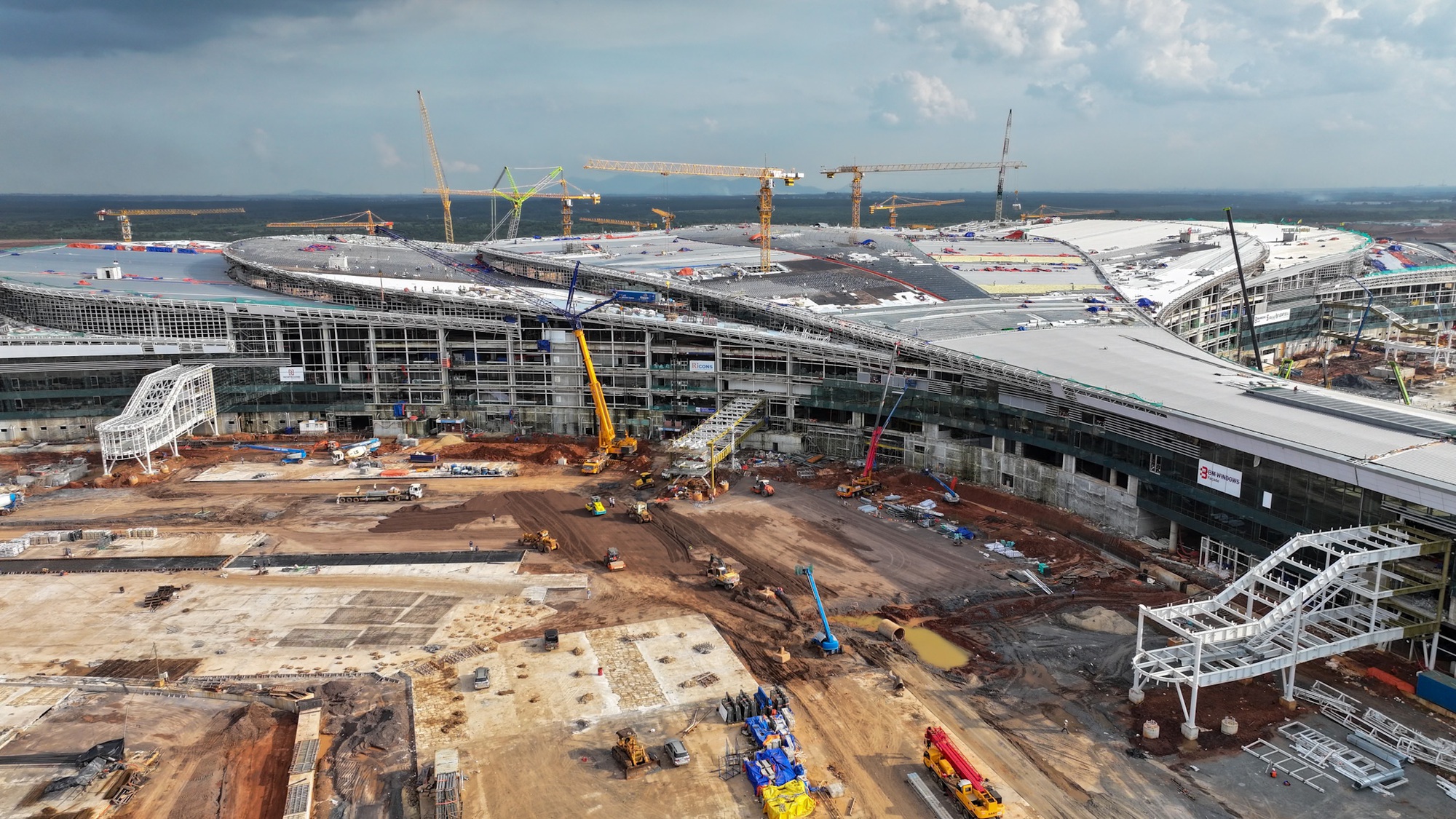 Cận cảnh sân bay Long Thành sắp đón chuyến bay đầu tiên - Ảnh 15