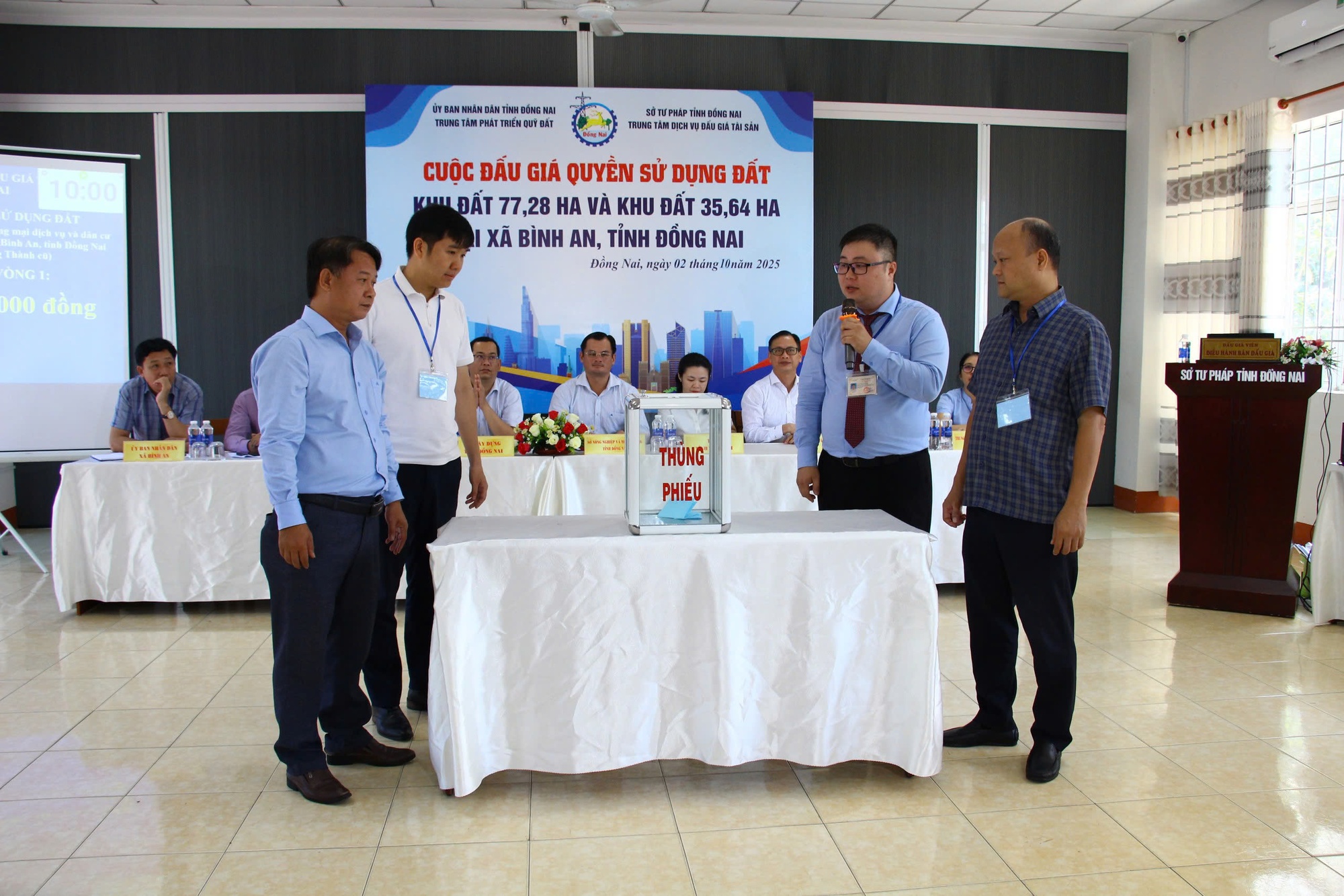 Đấu giá thành công 2 khu đất hơn 6.700 tỷ đồng gần sân bay Long Thành - Ảnh 1