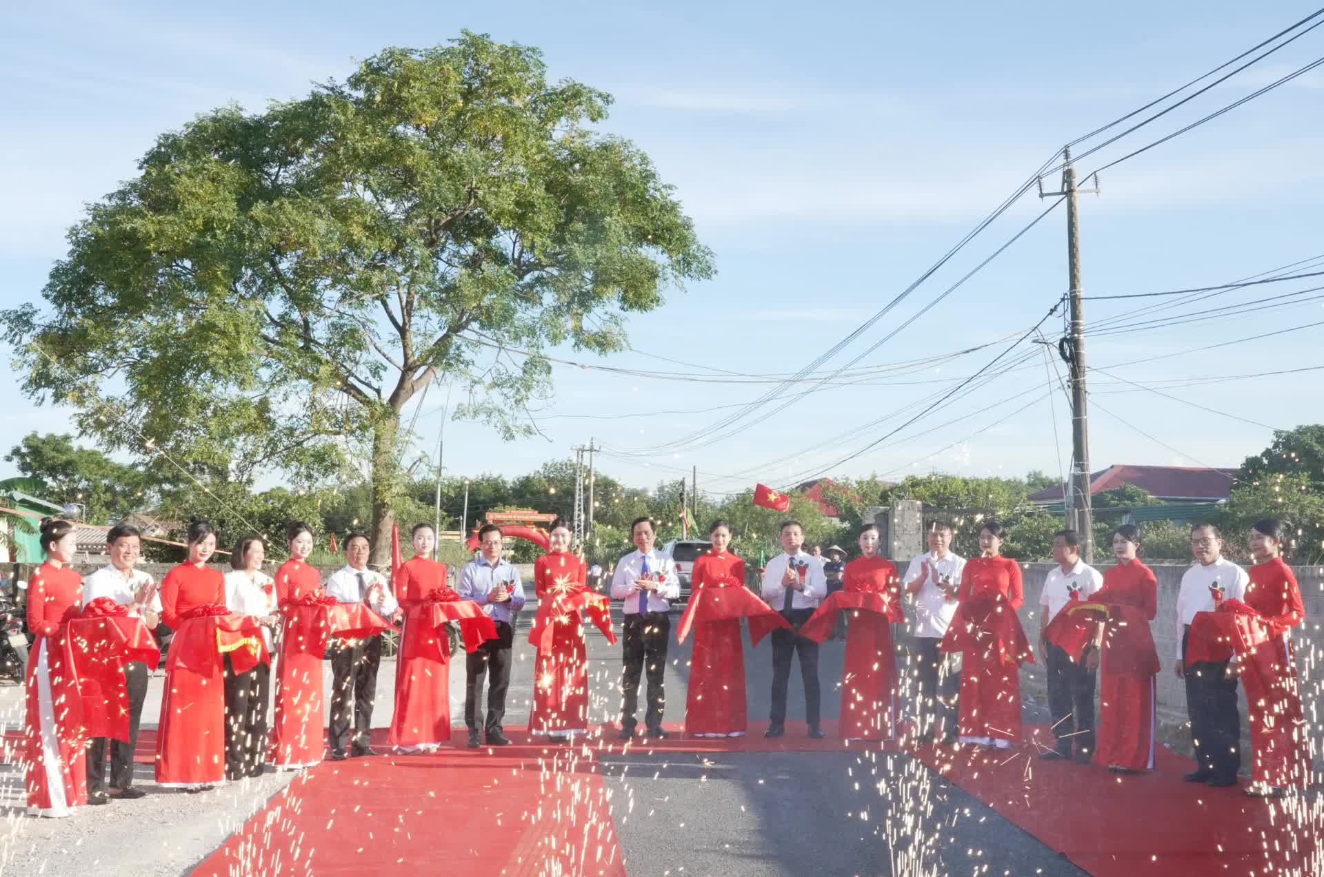 Tập đoàn Sơn Hải tài trợ 100% thần tốc hoàn thành 1 tuyến đường trong 20 ngày cho người dân Quảng Trị - Ảnh 3