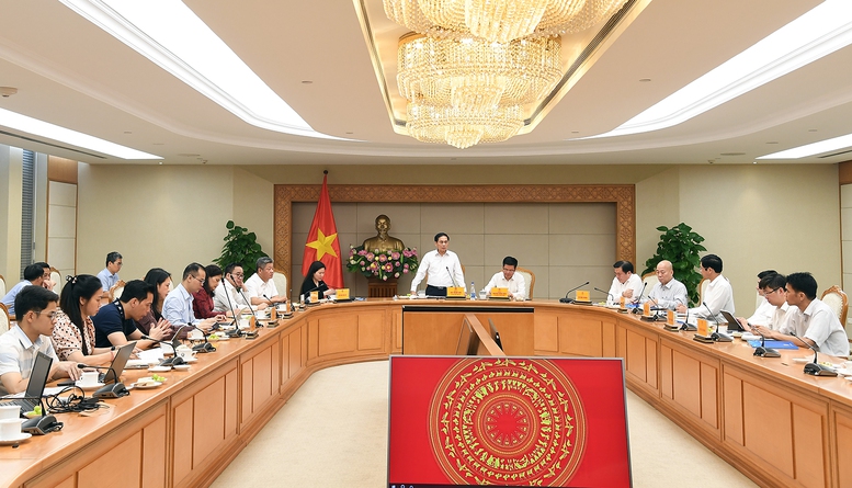 Phó Thủ tướng Bùi Thanh Sơn chủ trì họp rà soát tiến độ chuẩn bị tổ chức Hội chợ Mùa thu 2025 - Ảnh 2