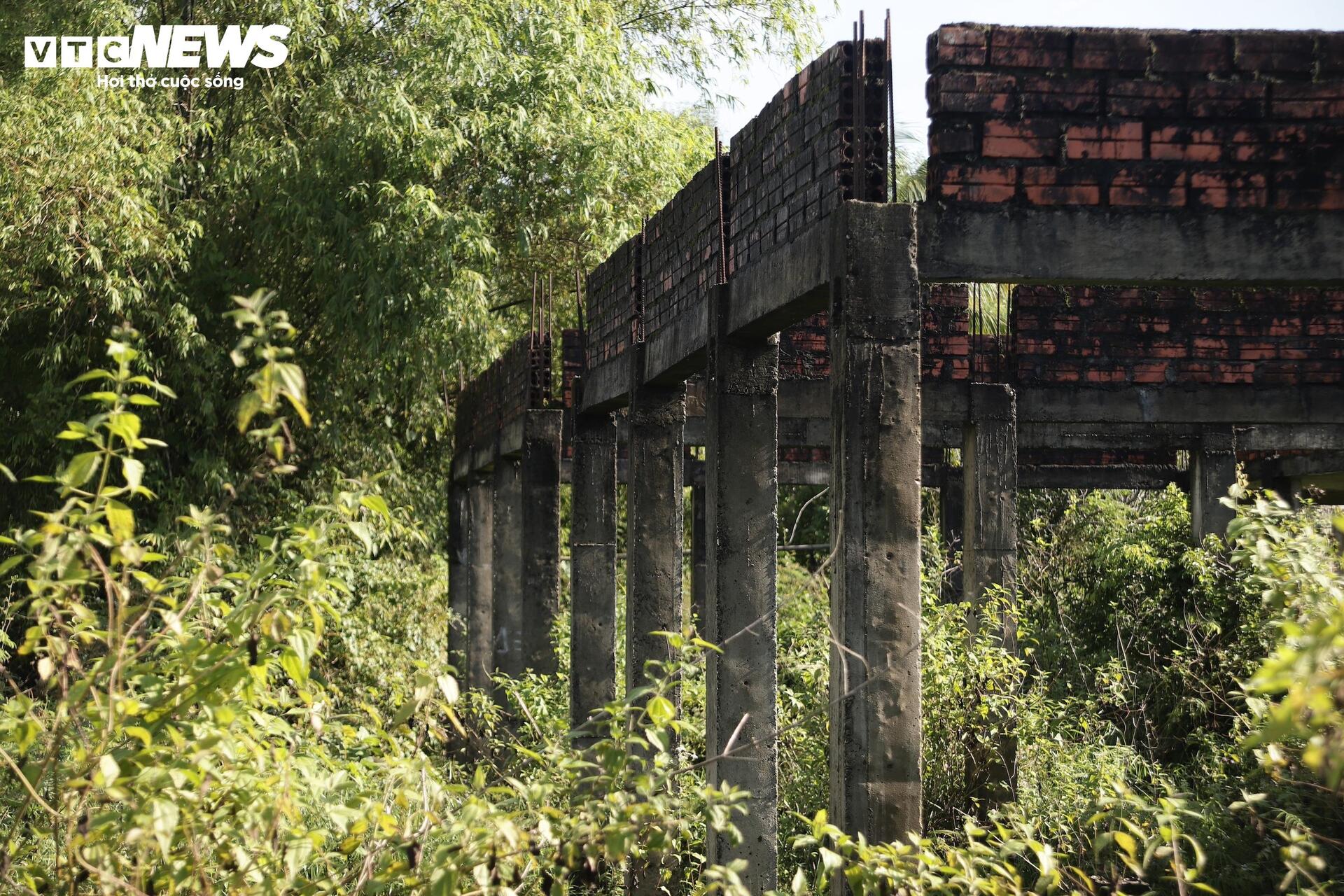 Dự án khu du lịch 5 sao hơn 100 tỷ hoang lạnh giữa rừng cỏ dại ở Huế - Ảnh 4