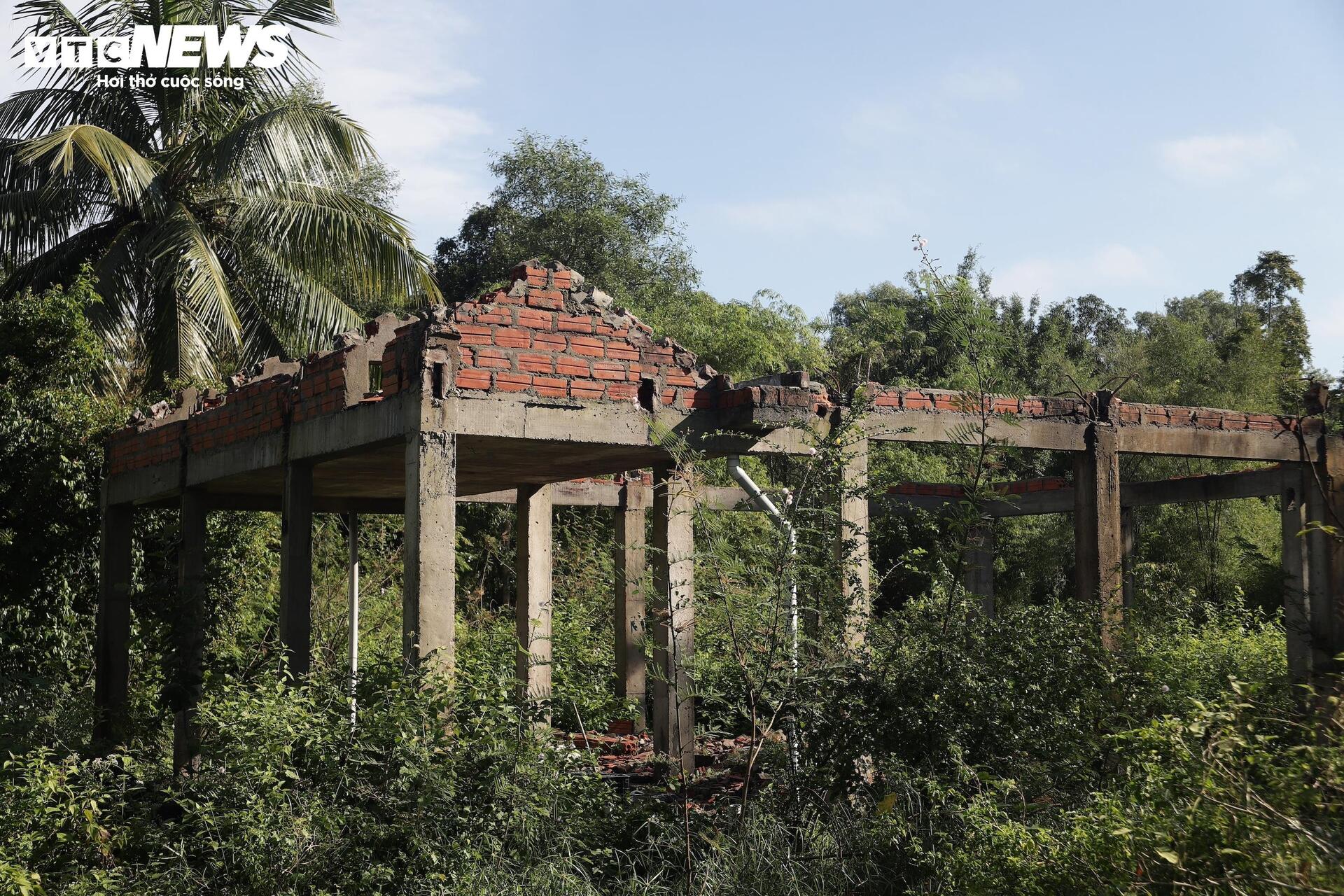 Dự án khu du lịch 5 sao hơn 100 tỷ hoang lạnh giữa rừng cỏ dại ở Huế - Ảnh 8