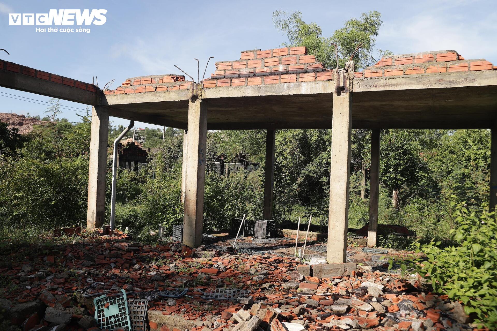 Dự án khu du lịch 5 sao hơn 100 tỷ hoang lạnh giữa rừng cỏ dại ở Huế - Ảnh 9