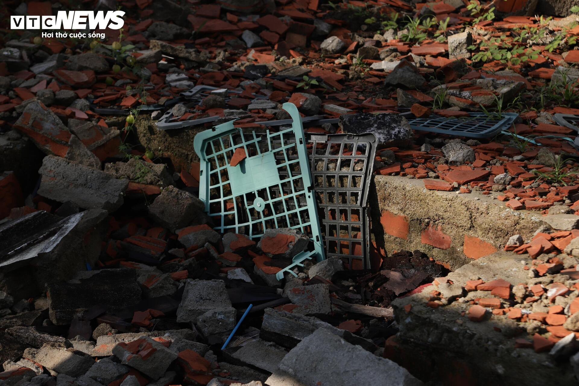 Dự án khu du lịch 5 sao hơn 100 tỷ hoang lạnh giữa rừng cỏ dại ở Huế - Ảnh 10