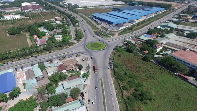 Một cổ phiếu bất động sản đột nhiên tăng giá trong phiên chứng khoán Việt Nam giảm kỷ lục 95 điểm - Ảnh 1