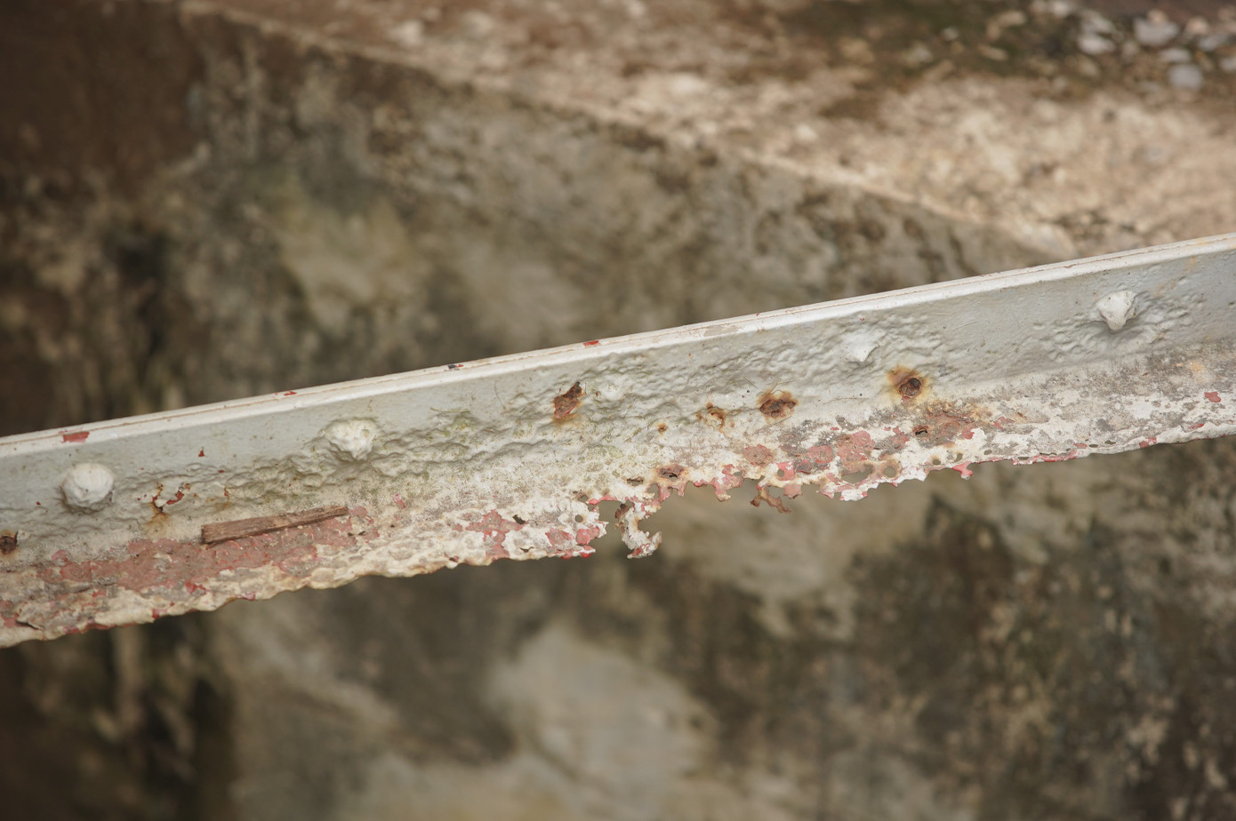 Cầu Long Biên được quây tôn, hạn chế lưu thông để trùng tu - Ảnh 7