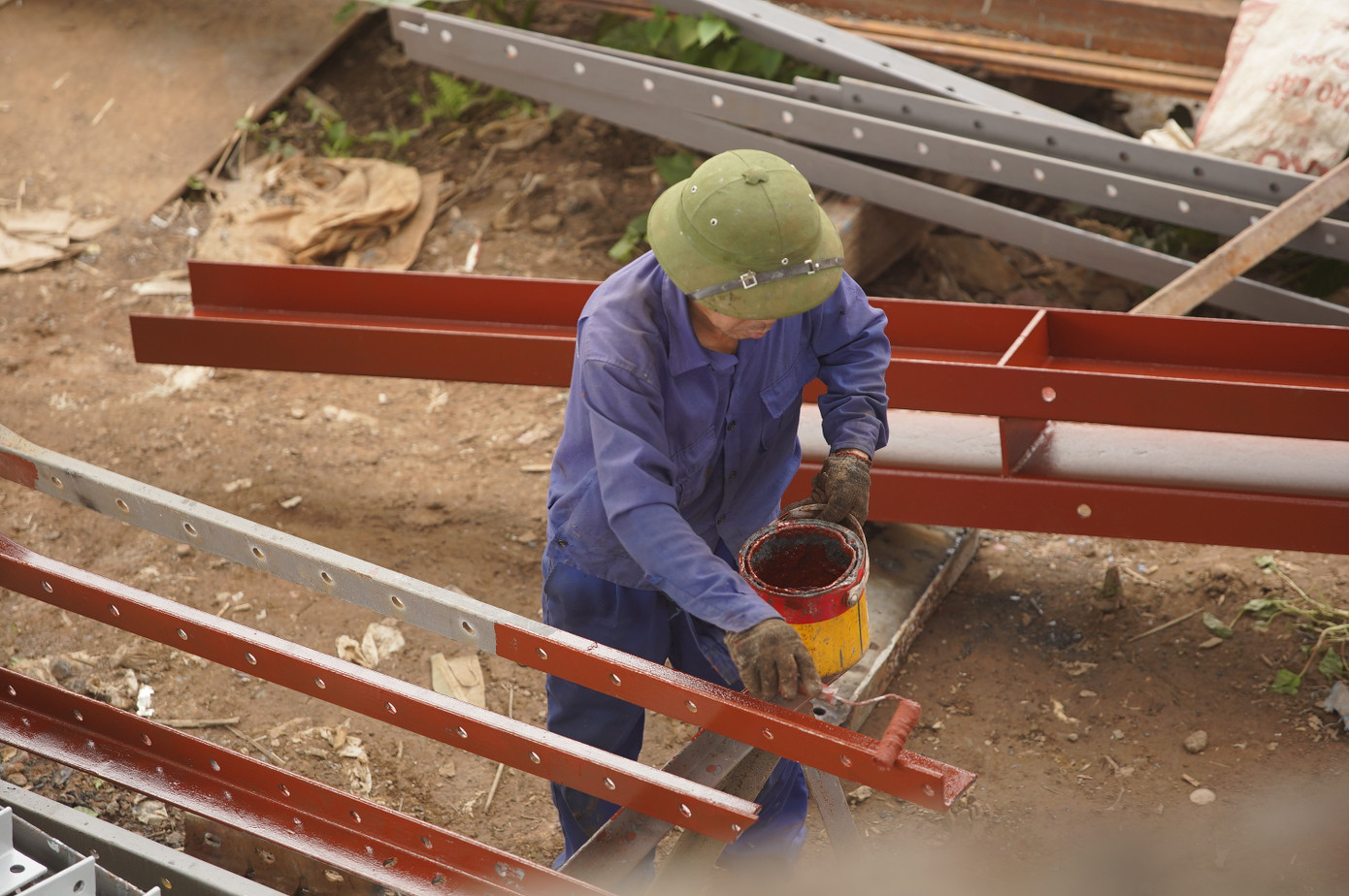 Cầu Long Biên được quây tôn, hạn chế lưu thông để trùng tu - Ảnh 9