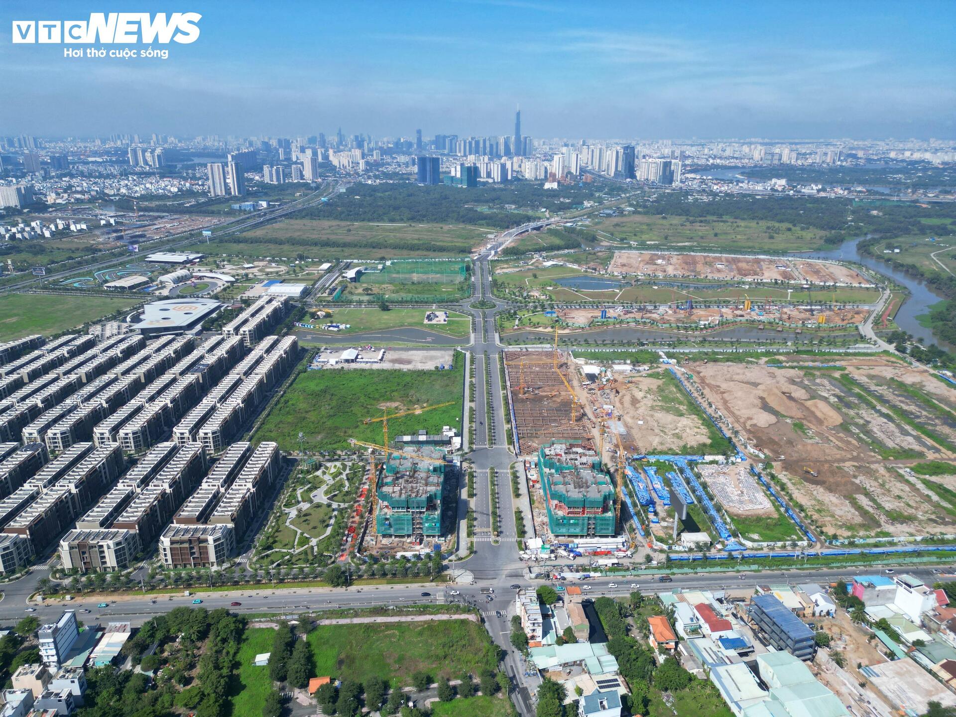 Cận cảnh đường Liên Phường sắp về đích, giảm áp lực giao thông khu Đông TP.HCM - Ảnh 1