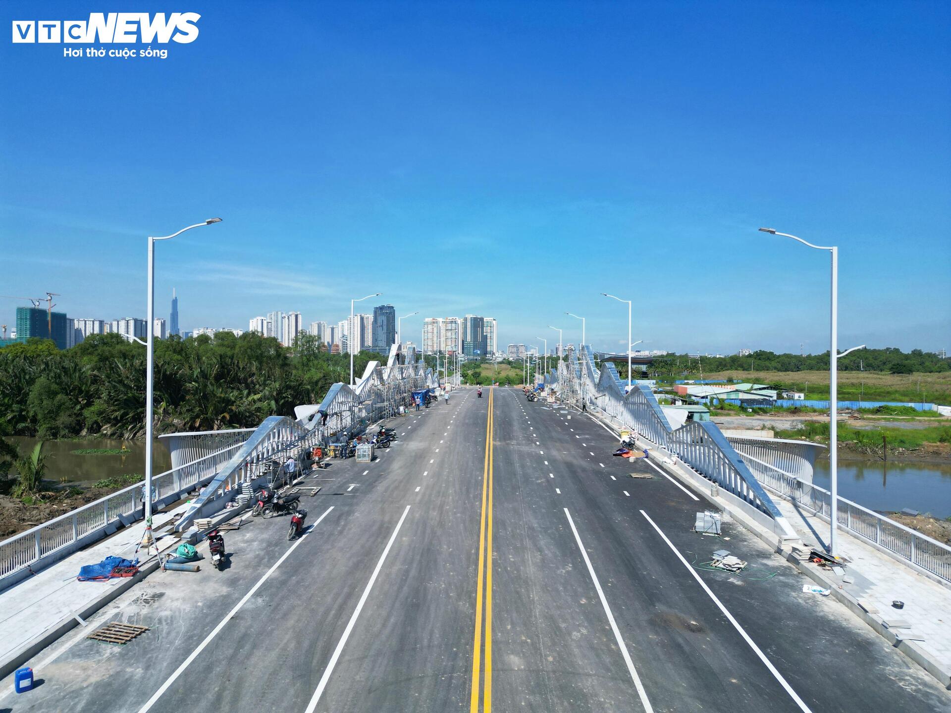 Cận cảnh đường Liên Phường sắp về đích, giảm áp lực giao thông khu Đông TP.HCM - Ảnh 7