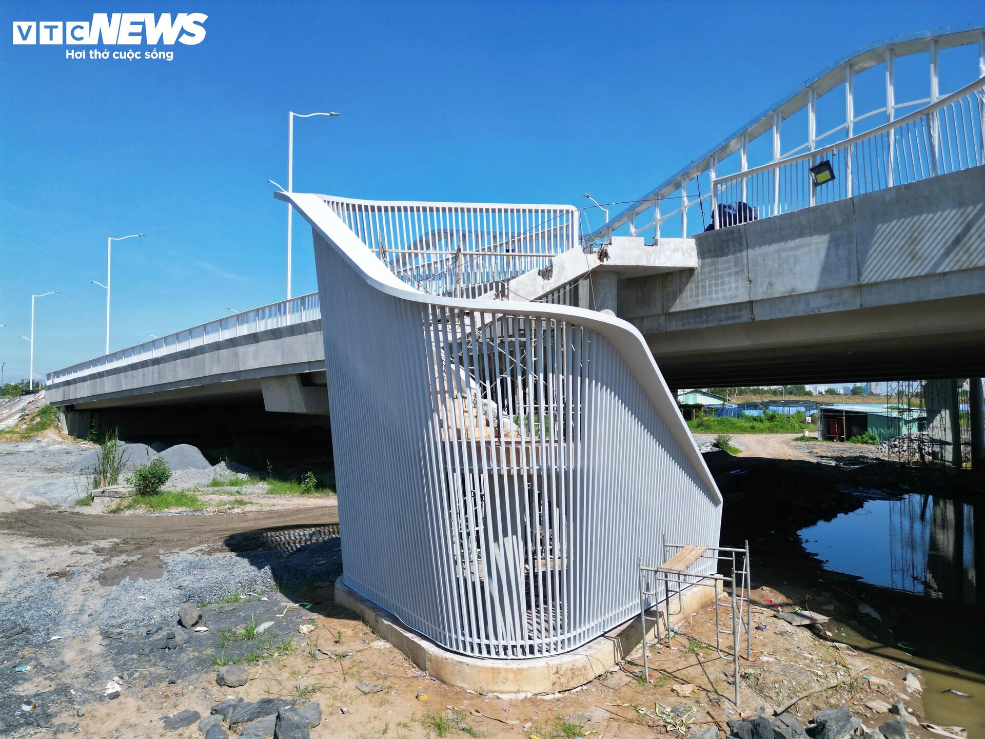 Cận cảnh đường Liên Phường sắp về đích, giảm áp lực giao thông khu Đông TP.HCM - Ảnh 8