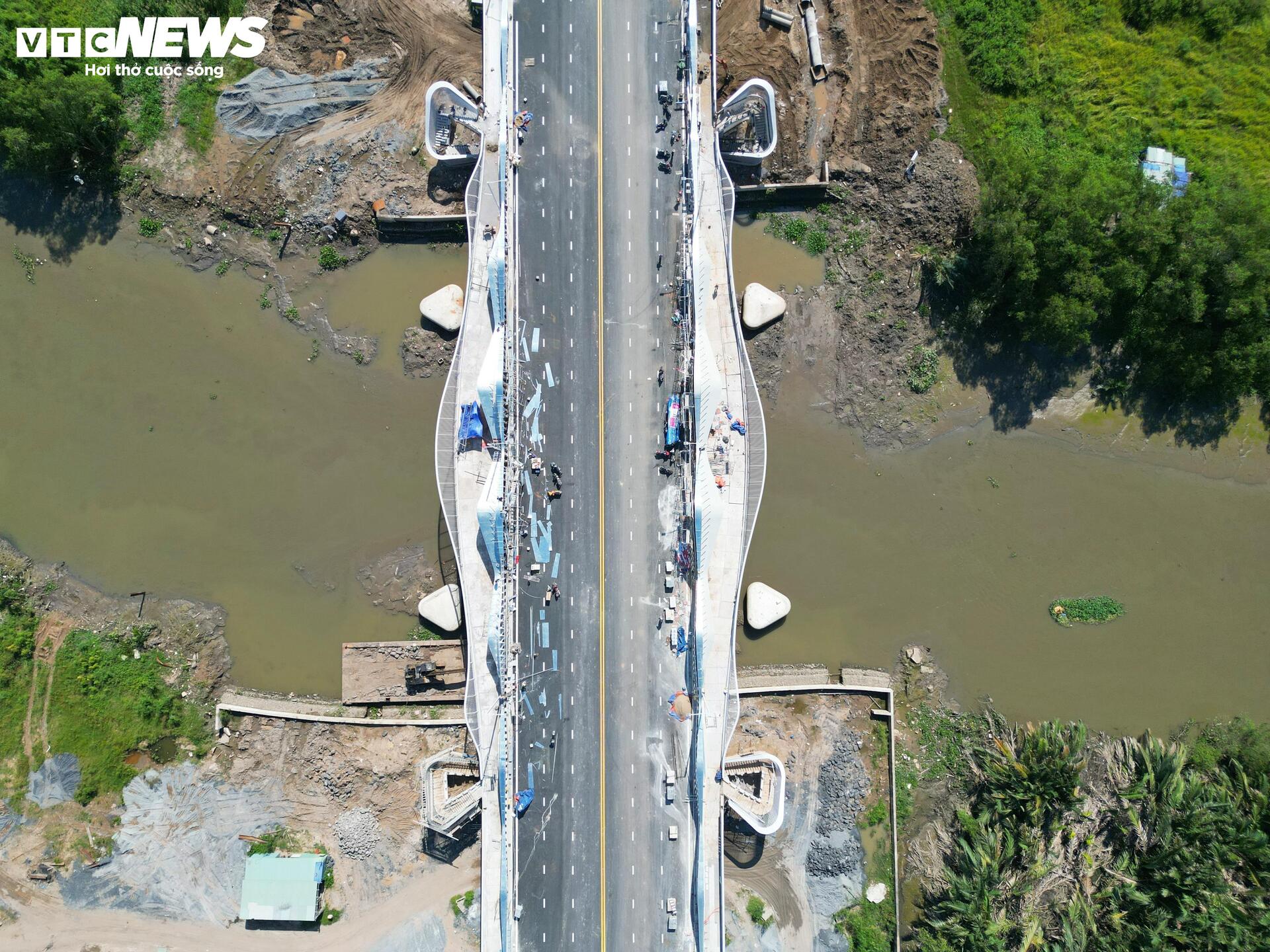 Cận cảnh đường Liên Phường sắp về đích, giảm áp lực giao thông khu Đông TP.HCM - Ảnh 5