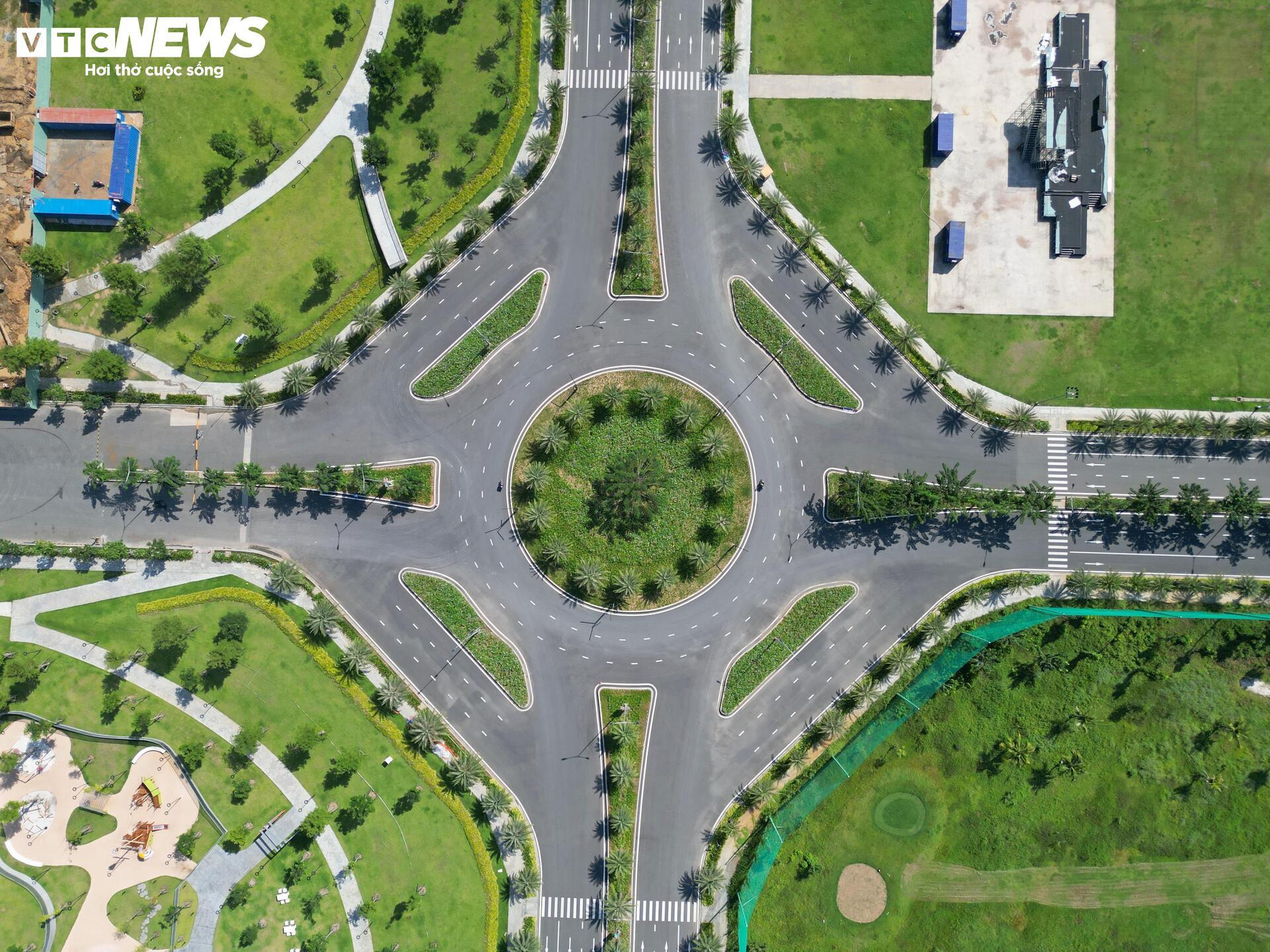 Cận cảnh đường Liên Phường sắp về đích, giảm áp lực giao thông khu Đông TP.HCM - Ảnh 10