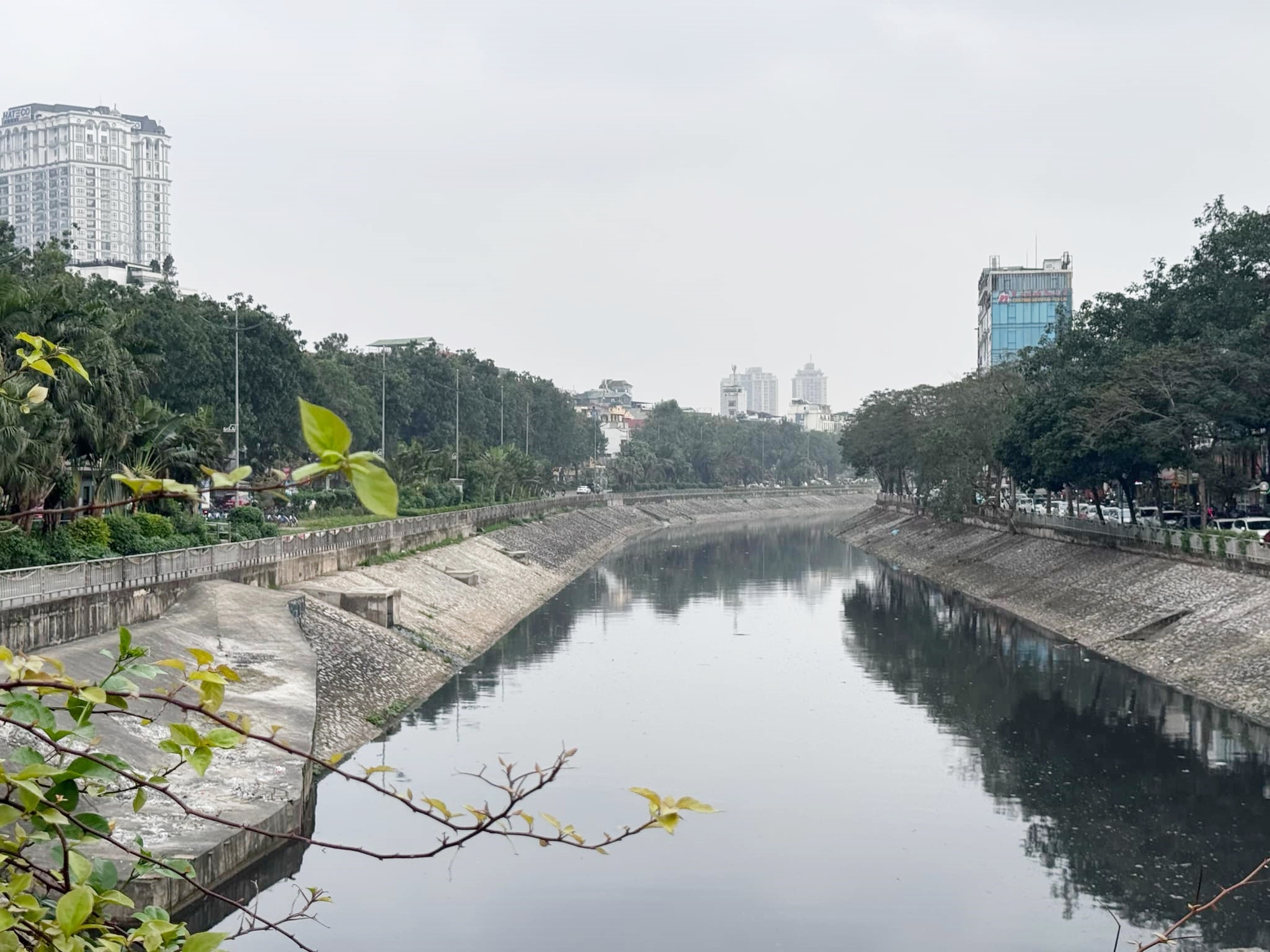 Cảnh choáng ngợp trên con sông hơn 2.000 năm tuổi ở Hà Nội sau khi Tập đoàn top đầu Việt Nam "hồi sinh" - Ảnh 39