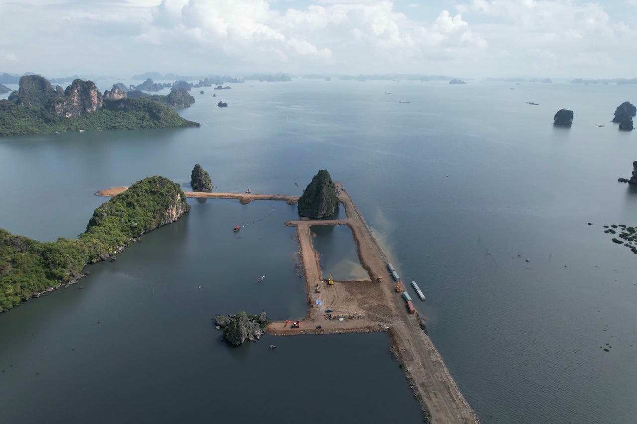 Quảng Ninh: Tiếp tục triển khai khu đô thị lấn biển tại khu 10B, phường Quang Hanh - Ảnh 1