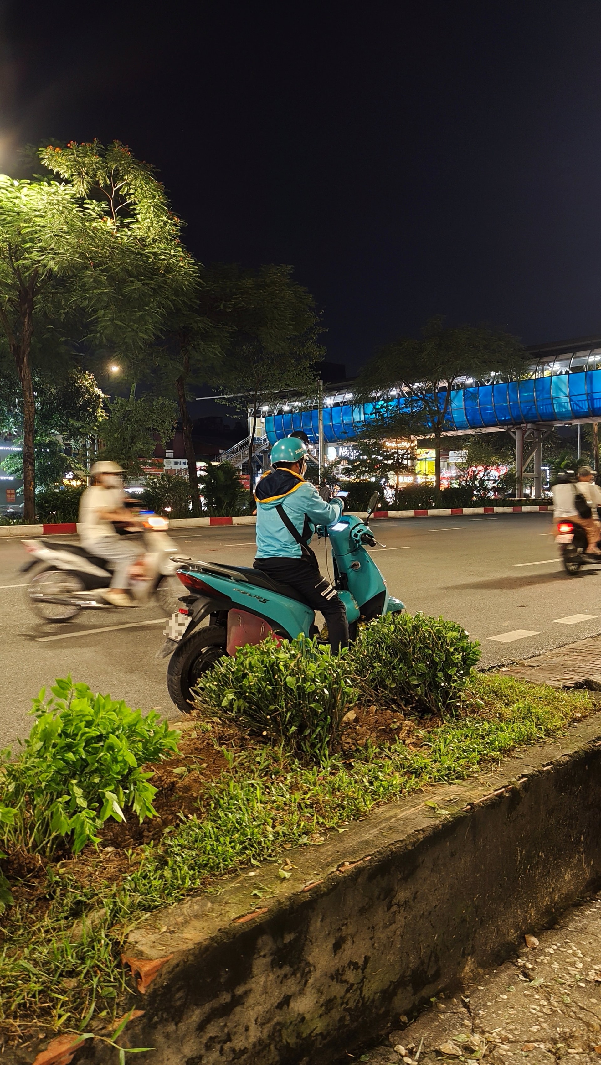 2 năm đi 100.000 km, xe điện VinFast chai pin cỡ nào? Hai con số trên đồng hồ xe Xanh SM nói lên tất cả - Ảnh 3