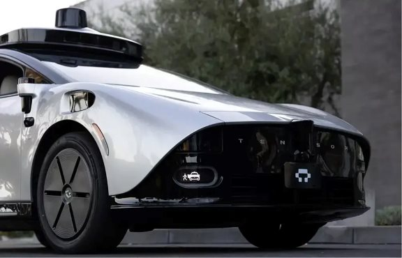 Xe điện tự lái đầu tiên trên thế giới 'Made-by-VinFast' gây tò mò ở Trung Đông - Ảnh 2