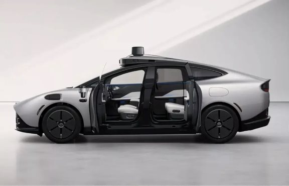 Xe điện tự lái đầu tiên trên thế giới 'Made-by-VinFast' gây tò mò ở Trung Đông - Ảnh 3