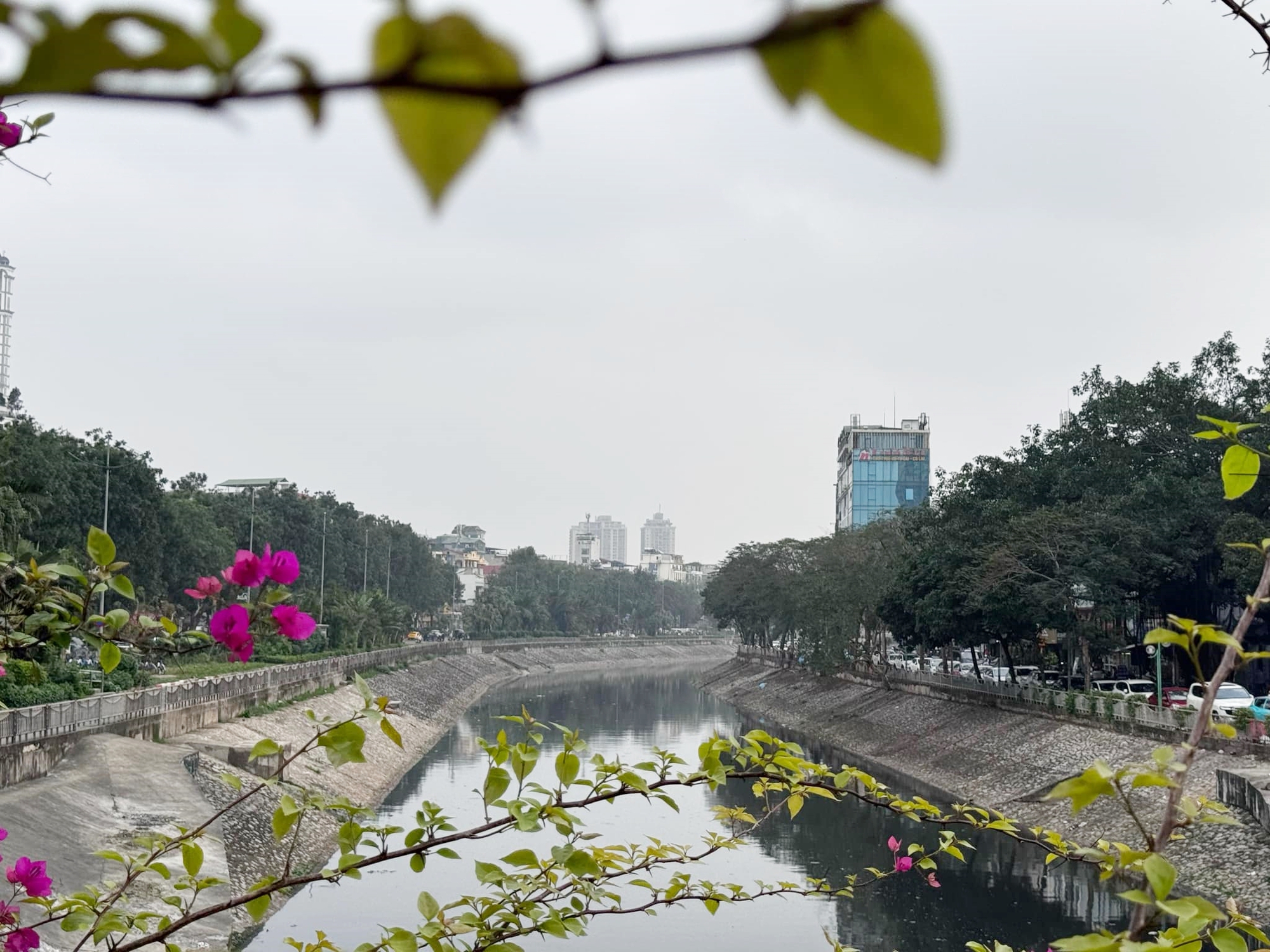 Cảnh choáng ngợp trên con sông hơn 2.000 năm tuổi ở Hà Nội sau khi Tập đoàn top đầu Việt Nam "hồi sinh" - Ảnh 35