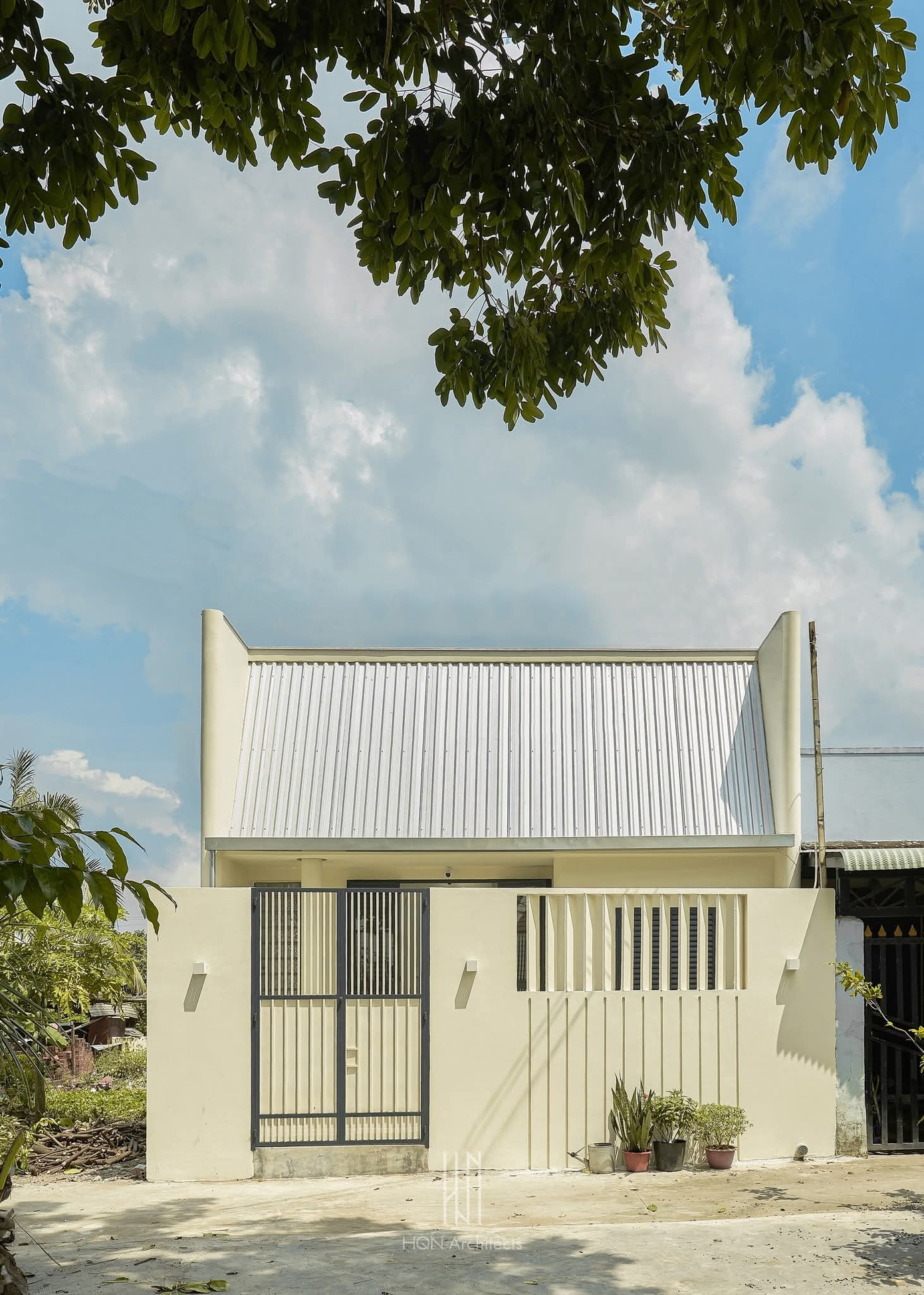 Nhà 85m2 có sân vườn lấy ánh sáng - Ảnh 1