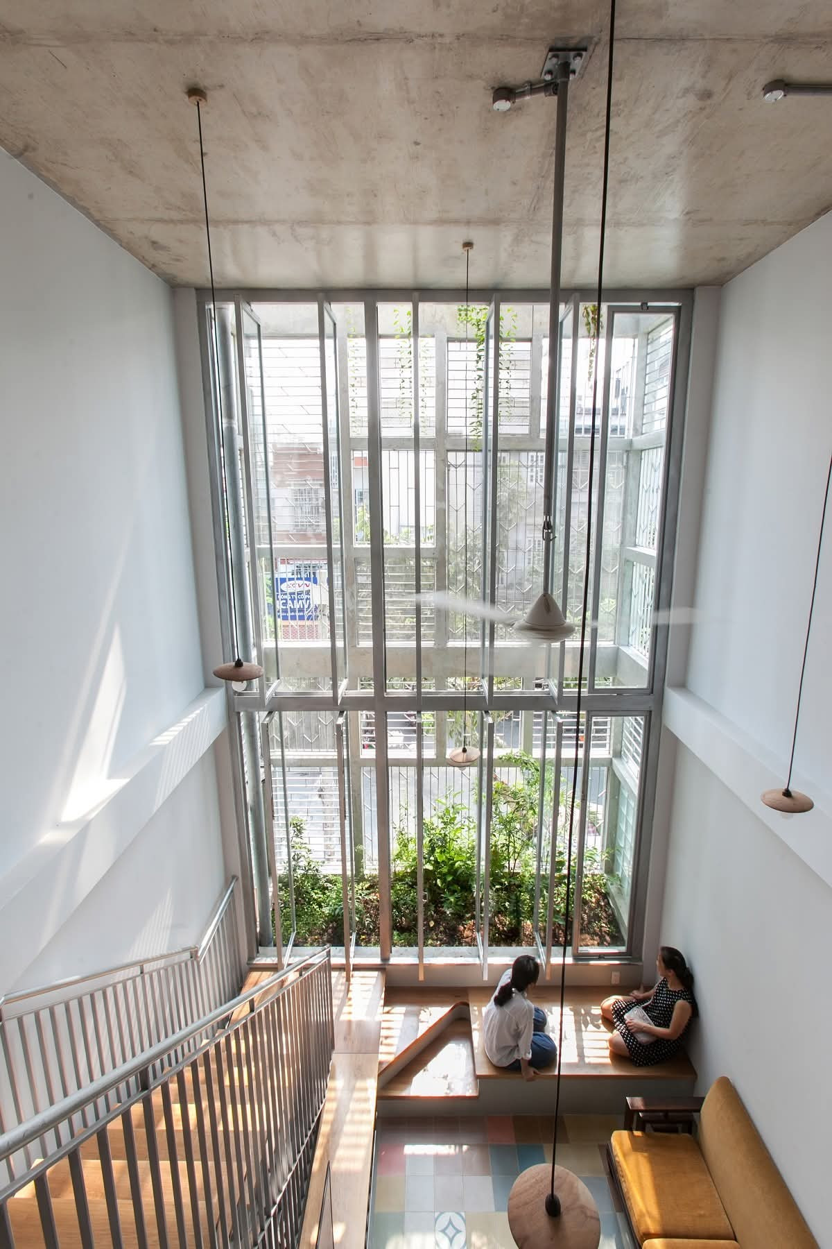 Nhà phố 280m2 sử dụng khoảng thông tầng để làm thoáng - Ảnh 7