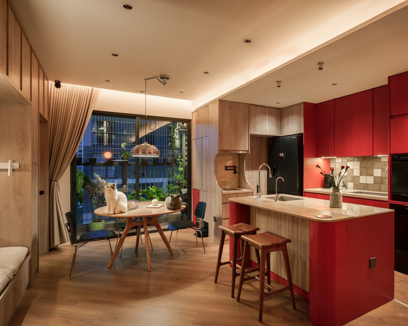 Căn hộ nhỏ 'chơi' màu khác biệt tạo nên không gian ấn tượng - Ảnh 3