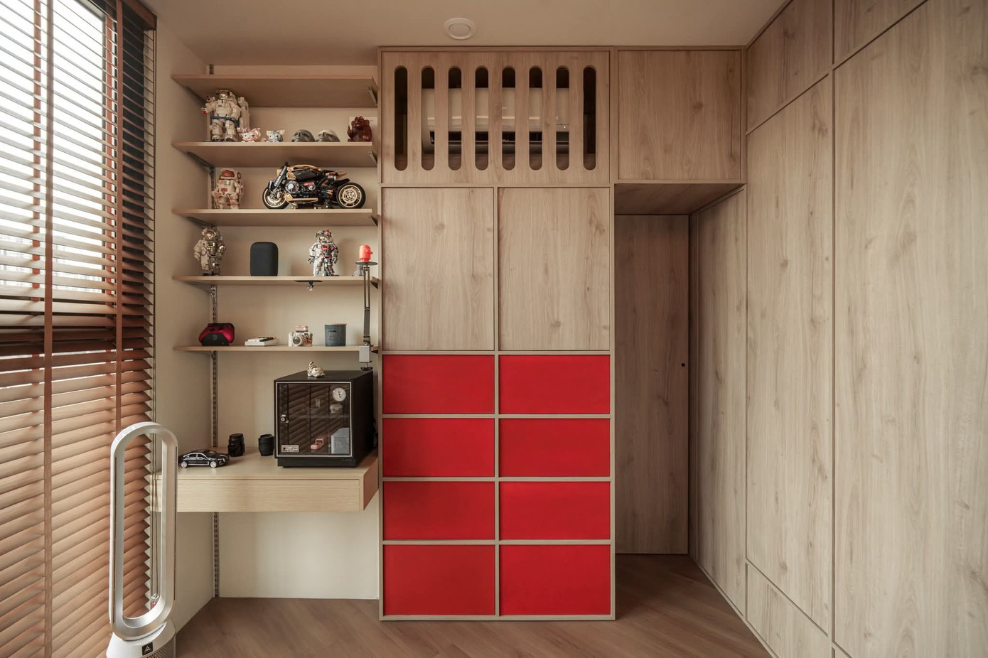 Căn hộ nhỏ 'chơi' màu khác biệt tạo nên không gian ấn tượng - Ảnh 11