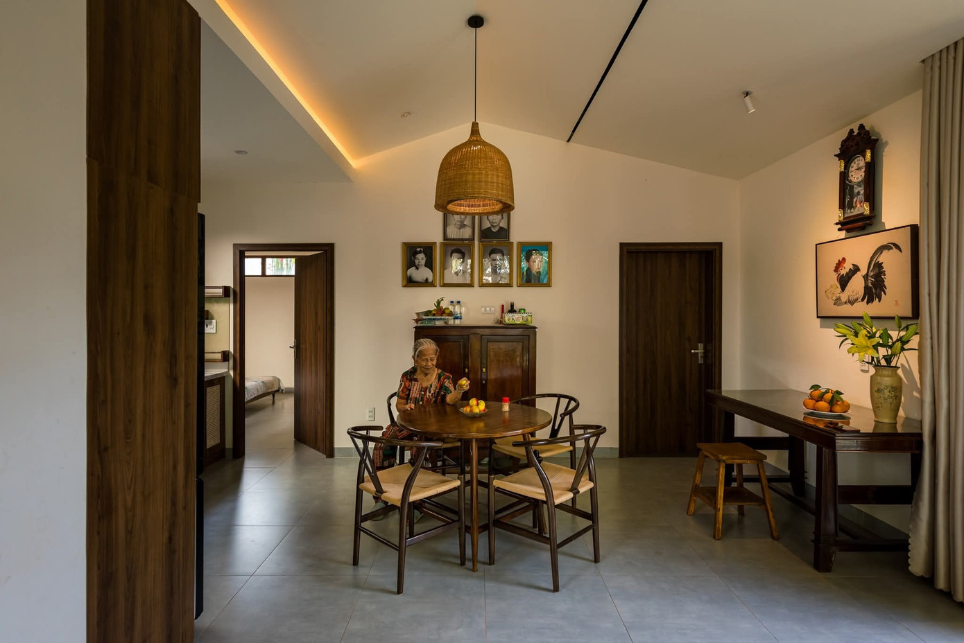 Thiết kế ngôi nhà 80m2 đầy ắp 'ký ức' con gái tặng mẹ - Ảnh 10