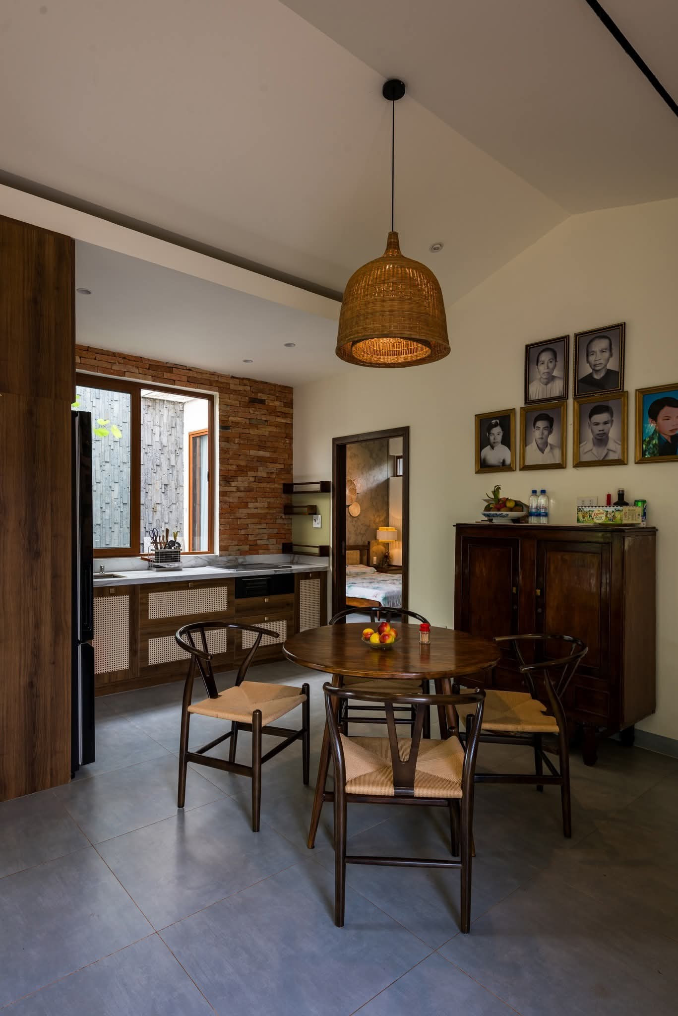 Thiết kế ngôi nhà 80m2 đầy ắp 'ký ức' con gái tặng mẹ - Ảnh 11