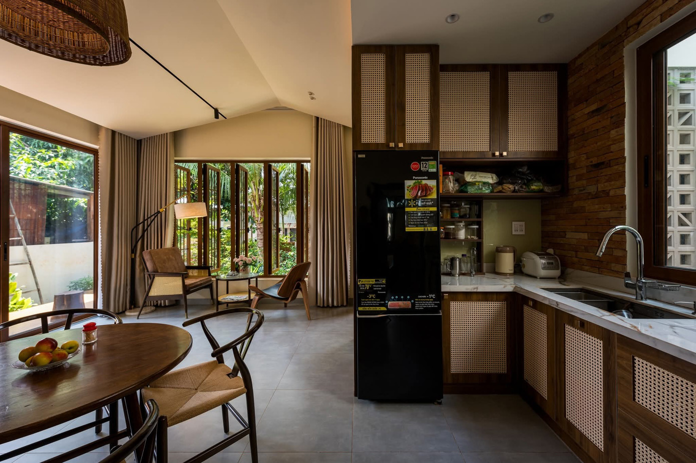 Thiết kế ngôi nhà 80m2 đầy ắp 'ký ức' con gái tặng mẹ - Ảnh 13