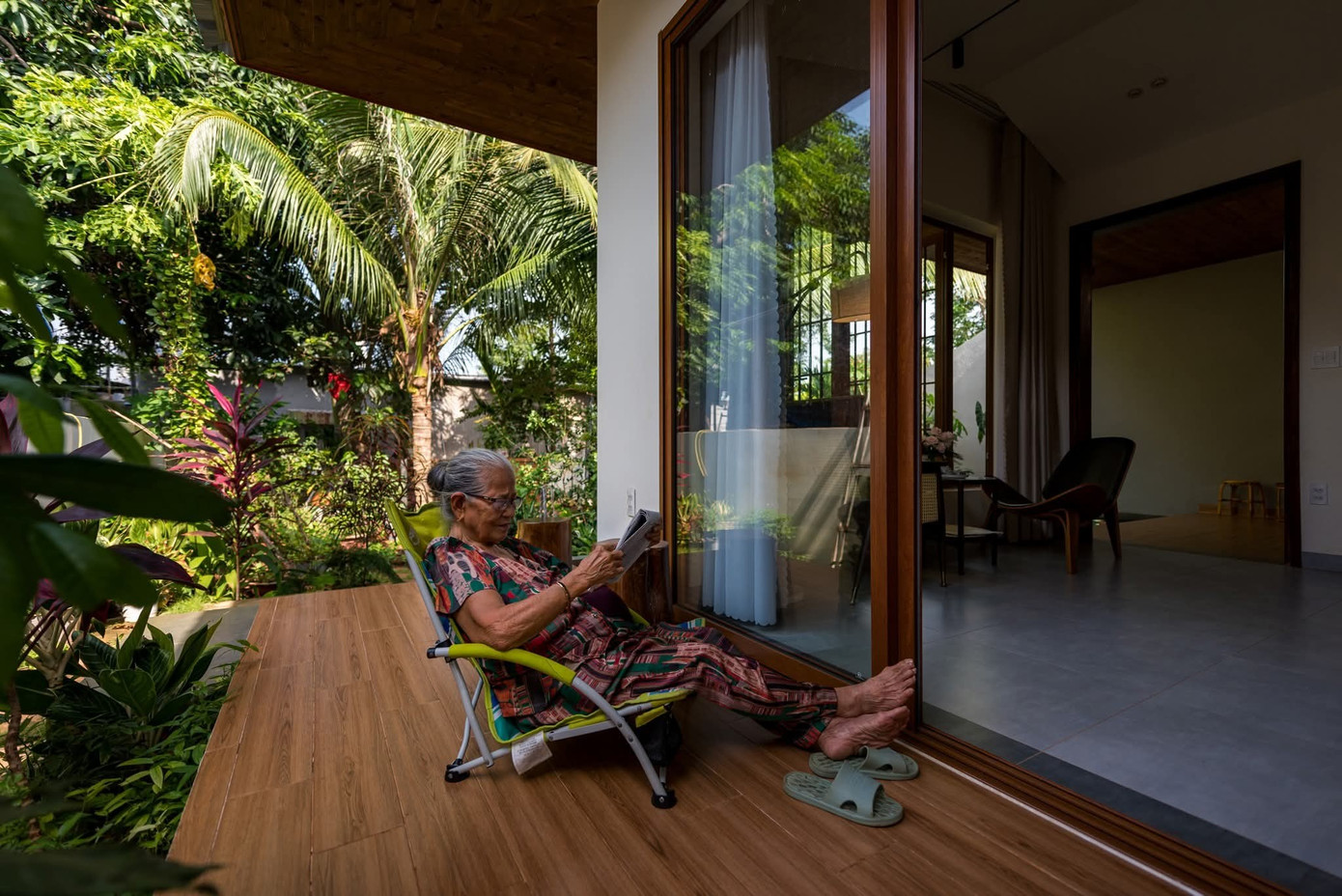 Thiết kế ngôi nhà 80m2 đầy ắp 'ký ức' con gái tặng mẹ - Ảnh 18