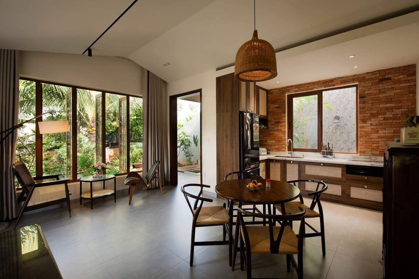 Thiết kế ngôi nhà 80m2 đầy ắp 'ký ức' con gái tặng mẹ - Ảnh 7