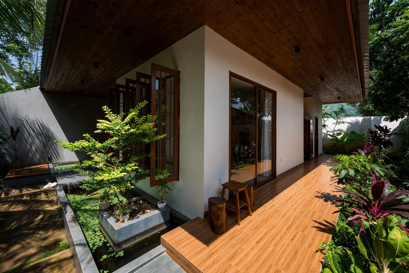 Thiết kế ngôi nhà 80m2 đầy ắp 'ký ức' con gái tặng mẹ - Ảnh 22