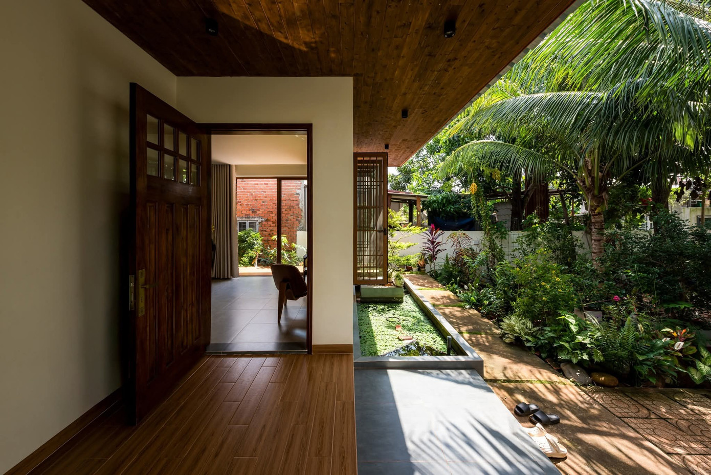 Thiết kế ngôi nhà 80m2 đầy ắp 'ký ức' con gái tặng mẹ - Ảnh 6