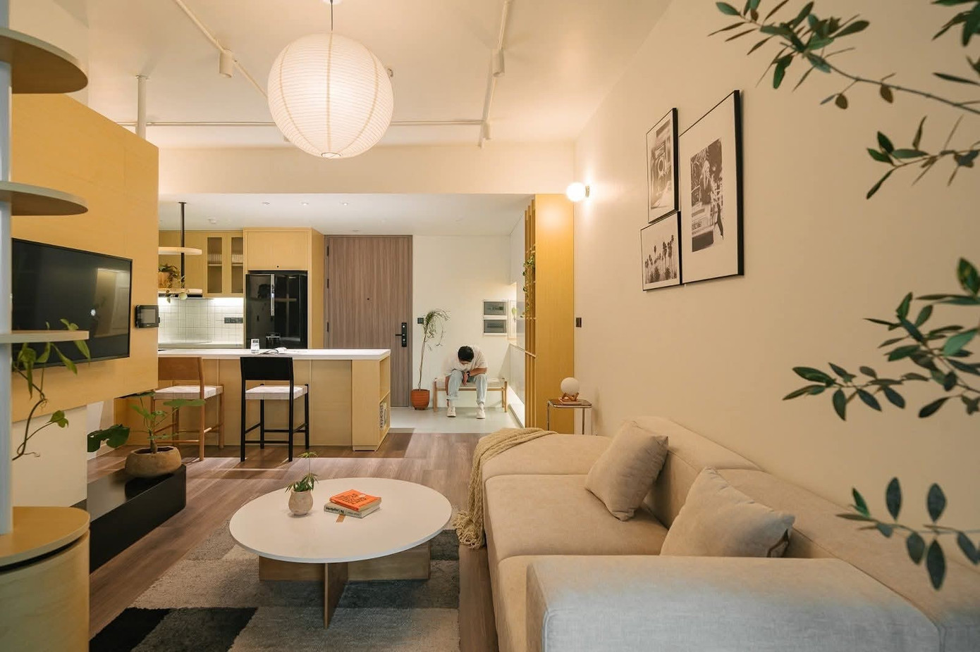 Căn hộ nhỏ 58m2 nhưng đủ đầy ấm cúng - Ảnh 1