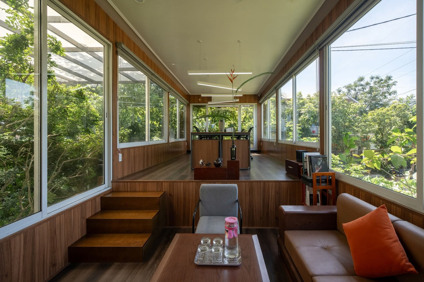 Nhà phố thiết kế mở ngập tràn cây xanh - Ảnh 8