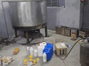 Đột kích 3 kho hàng, công an triệt phá đường dây sản xuất bơ giả từ hóa chất, tịch thu gần 10 tấn sản phẩm kém chất lượng - Ảnh 3