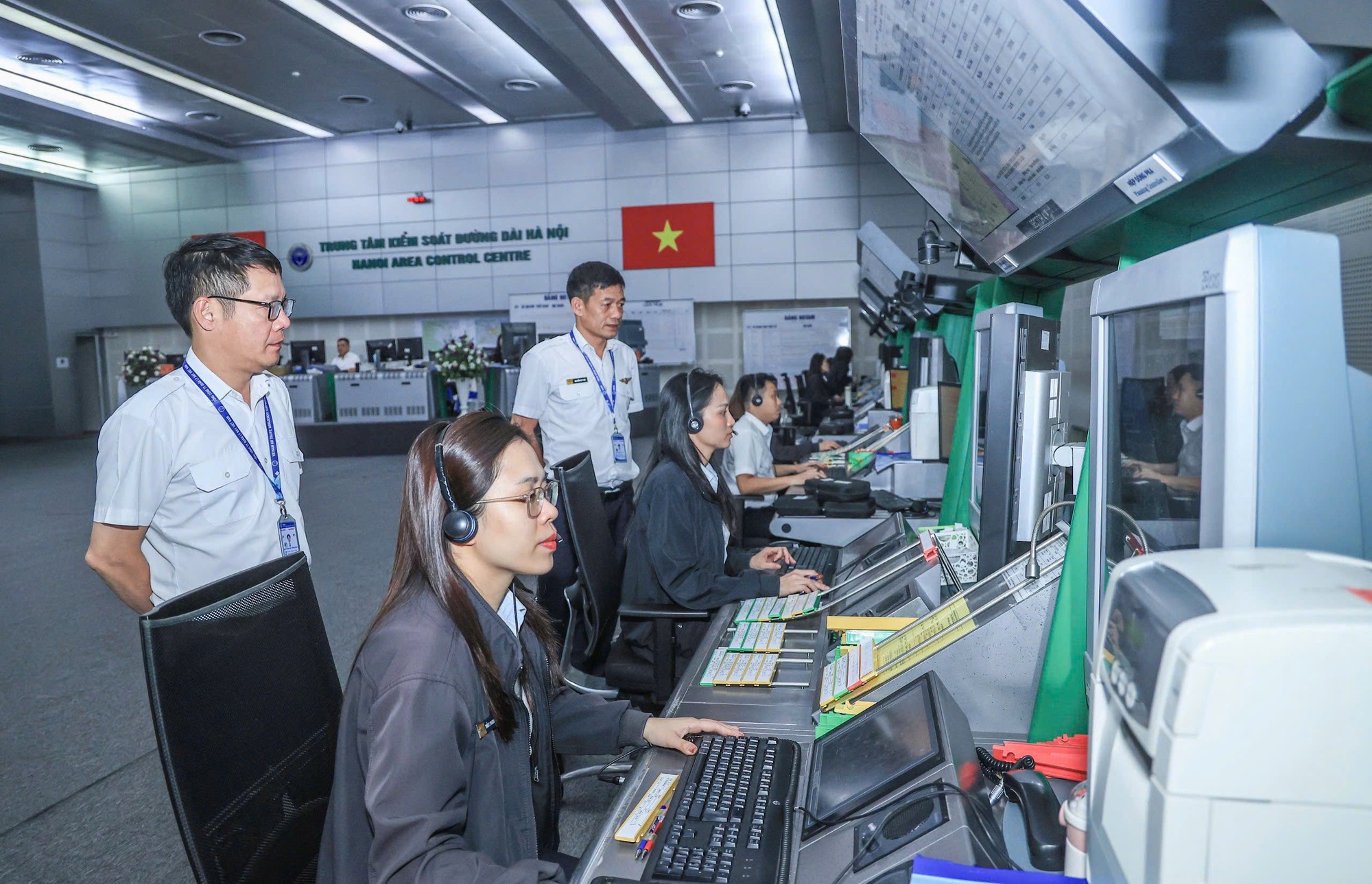 Mưa dông dữ dội kéo dài ngày 30-9 ảnh hưởng nghiêm trọng đến hoạt động bay - Ảnh 4